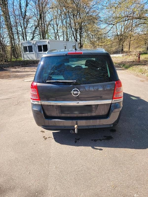 Gebraucht Opel Zafira 140 PS (102 kW) 2013 Andere farben Van / Kleinbus