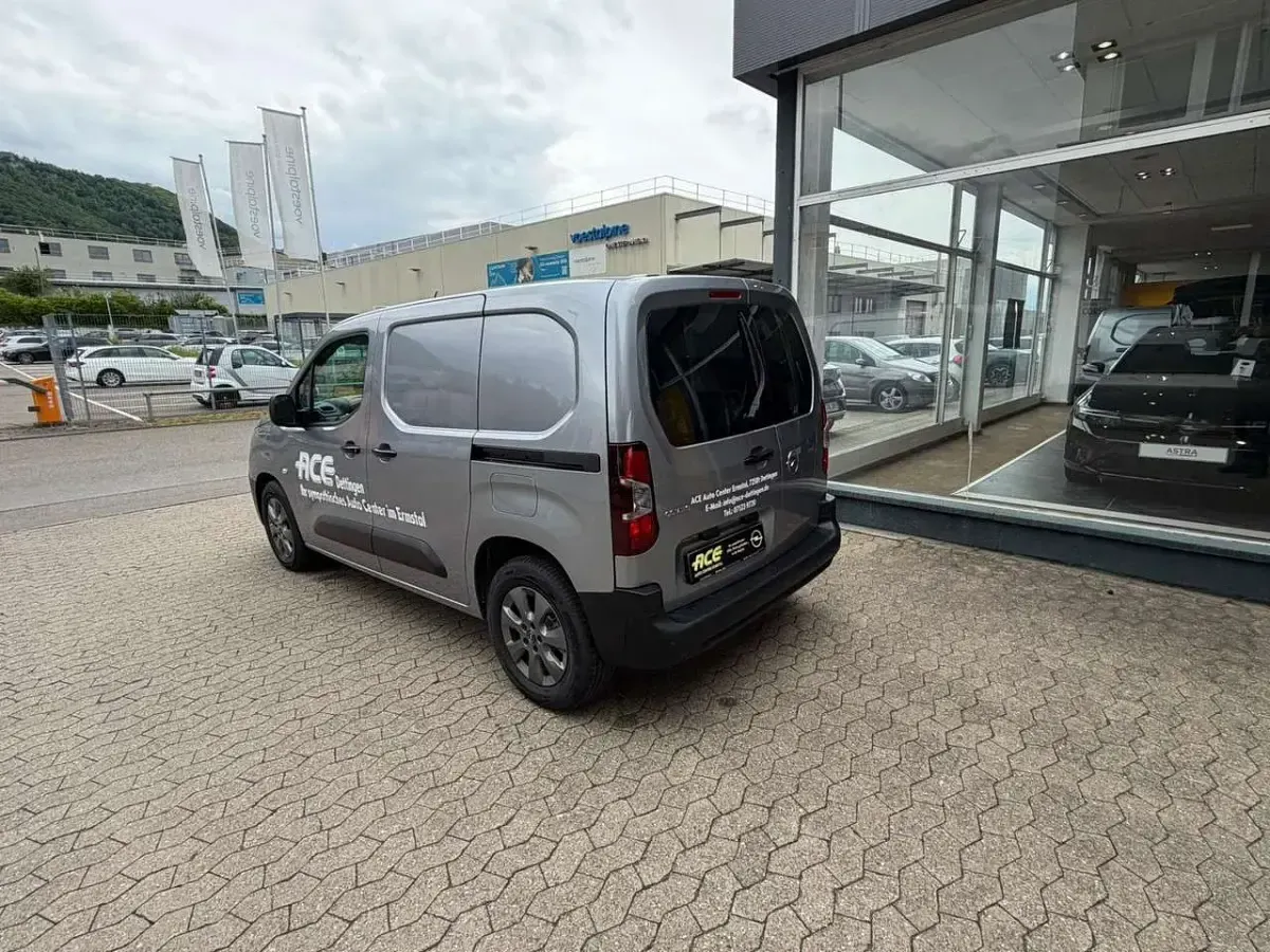 Neu Opel Combo-e Life 100 kW (136 PS) 2026 Kontrast grau Van / Kleinbus