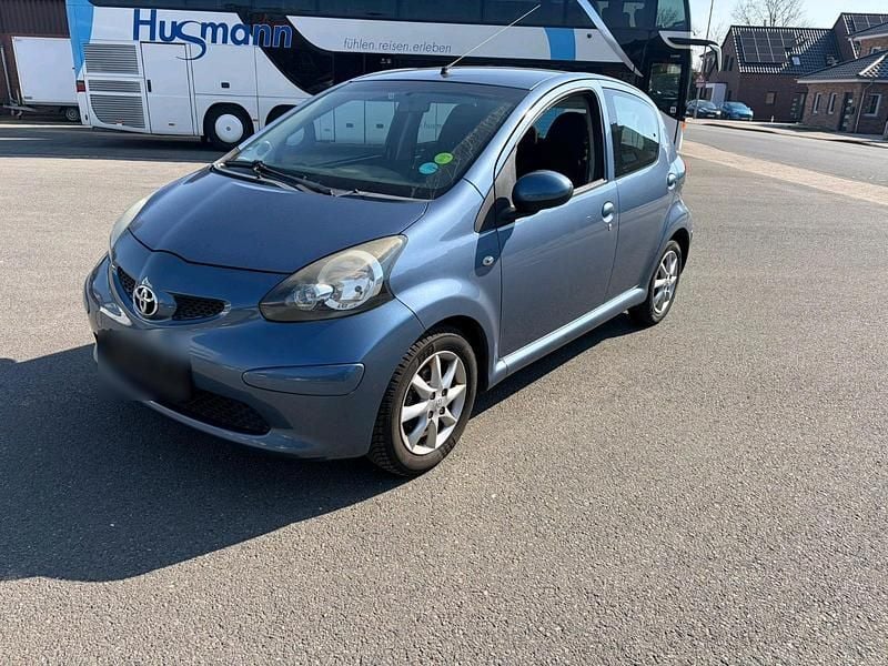 Gebraucht Toyota Aygo 60 PS (44 kW) 2008 Blau Kleinwagen