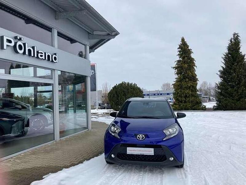 Gebraucht Toyota Aygo X Pulse 72 PS (52 kW) 2024 Juniper blue / night sky black SUV