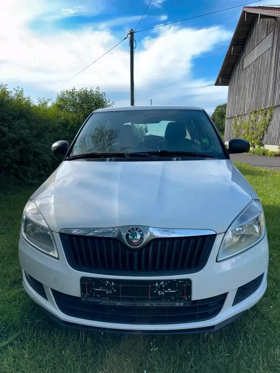 Gebraucht Skoda Fabia 60 PS (44 kW) 2011 Weiß Kleinwagen