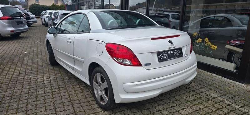 Gebraucht Peugeot 207 CC Active 120 PS (88 kW) 2012 Weiß Cabrio