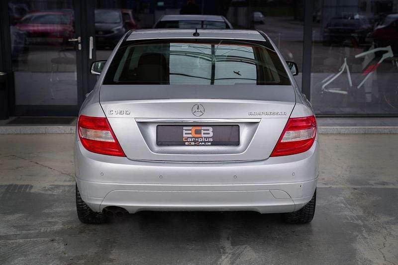 Gebraucht Mercedes C180 156 PS (114 kW) 2010 Silber Limousine