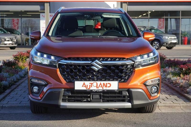 Gebraucht Suzuki SX4 Comfort 102 PS (75 kW) 2023 Autumn orange SUV