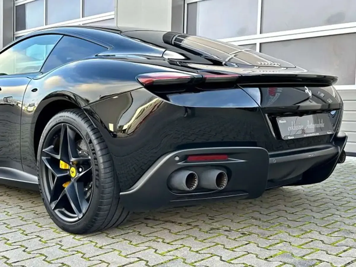Second-hand Ferrari Roma 620 CP (456 kW) 2022 Negru Coupe