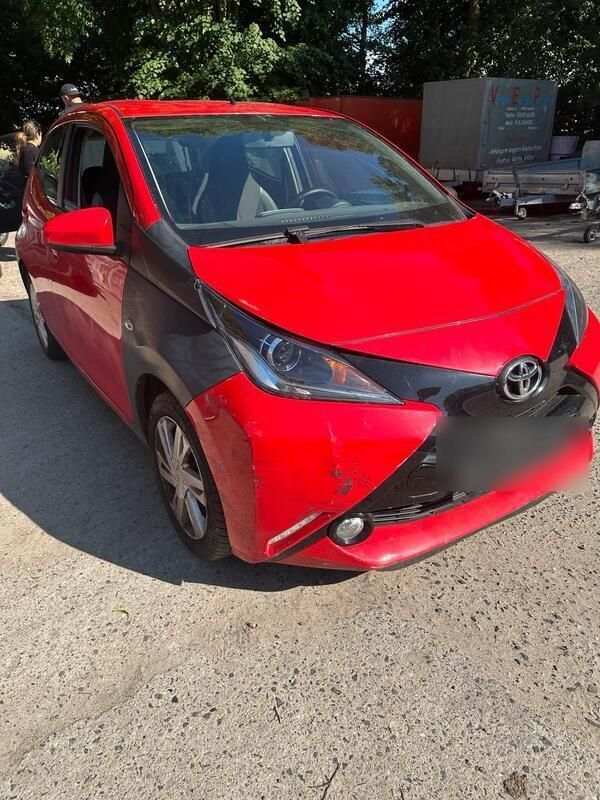 Rot Gebraucht 2017 Toyota Aygo Kleinwagen | 2.666 € (Superpreis) - Bild 1/4