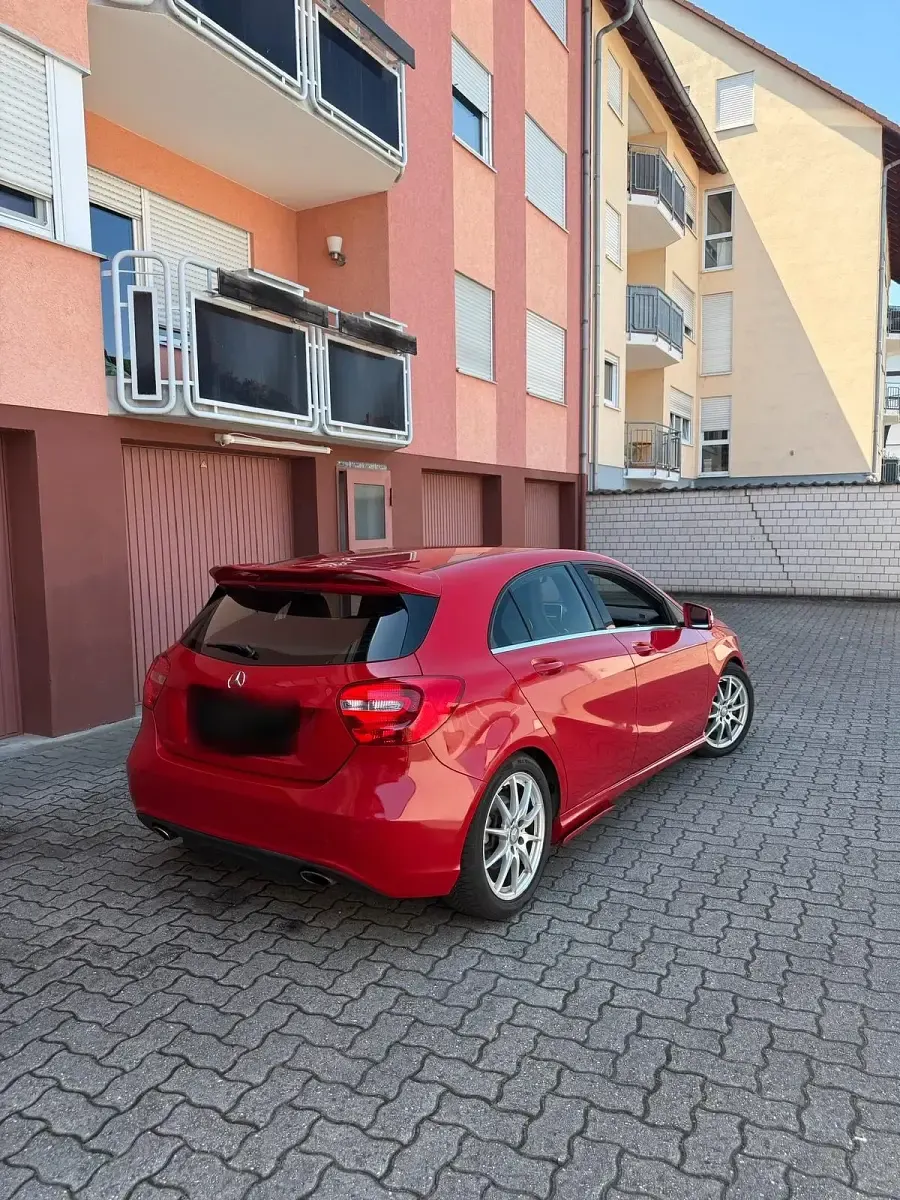 Gebraucht Mercedes A180 122 PS (89 kW) 2014 Rot Kleinwagen
