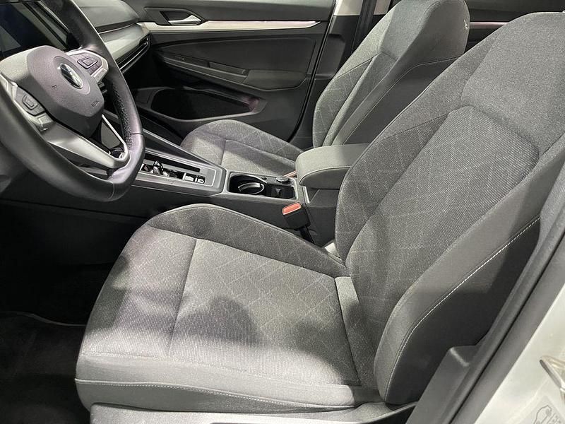 Gebraucht VW Golf VII Life 150 PS (110 kW) 2021 Weiß Limousine