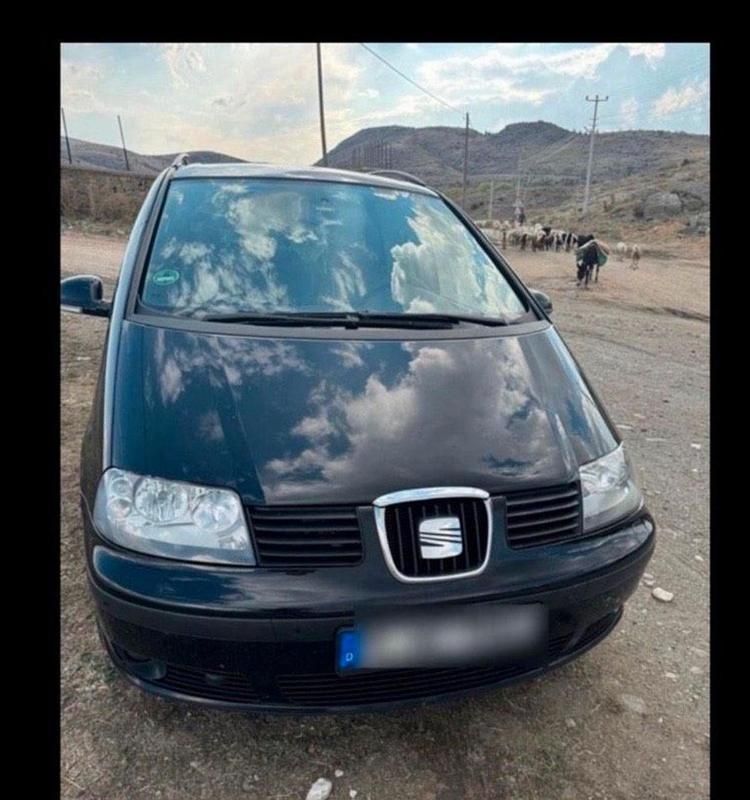 Schwarz Gebraucht 2009 Seat Alhambra Van / Kleinbus | 3.600 € (Fairer Preis) - Bild 1/4