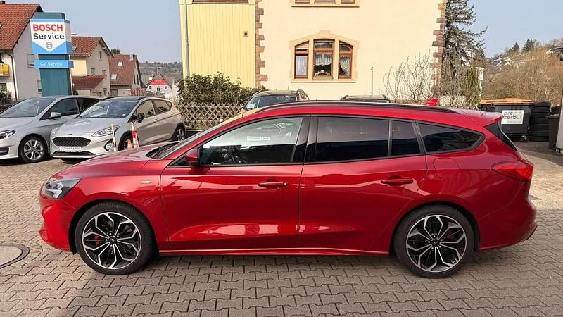 Gebraucht Ford Focus ST-Line X 182 PS (133 kW) 2021 Ruby rot metallic Kombi