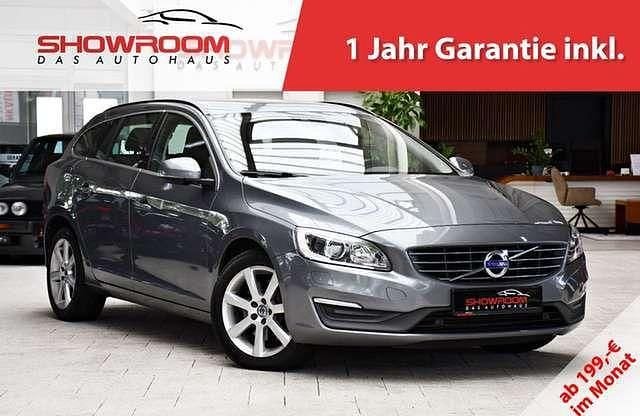 Grau (pebble grey / metallic) Gebraucht 2017 Volvo V60 Inscription Kombi | 18.990 € - Bild 1/4