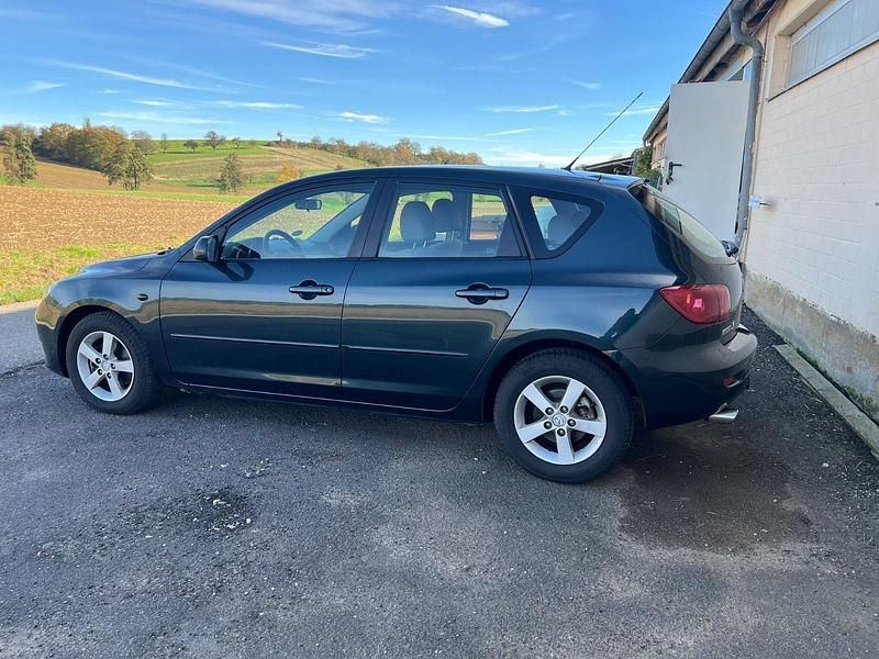 Grün Gebraucht 2004 Mazda 3 Comfort Kombi | 3.800 € (Fairer Preis) - Bild 1/4