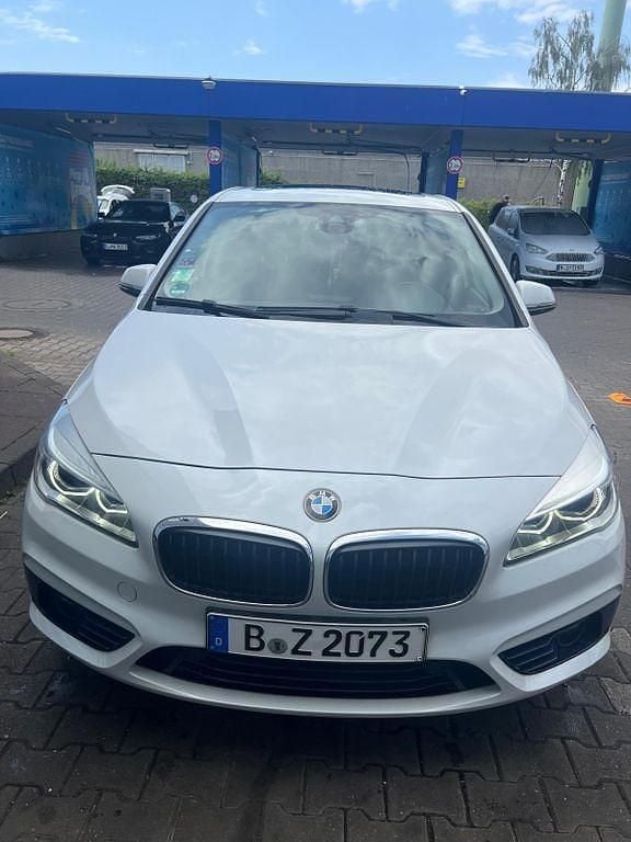 Weiß Gebraucht 2015 BMW 218 Sport Line Kombi | 11.000 € (Fairer Preis) - Bild 1/4