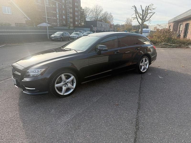 Schwarz Gebraucht 2012 Mercedes CLS350 Shooting Brake Kombi | 13.999 € (Fairer Preis) - Bild 1/4
