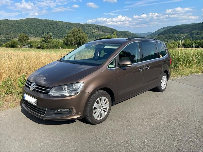 Braun Gebraucht 2013 VW Sharan Van / Kleinbus | 5.900 € (Superpreis) - Bild 1/4