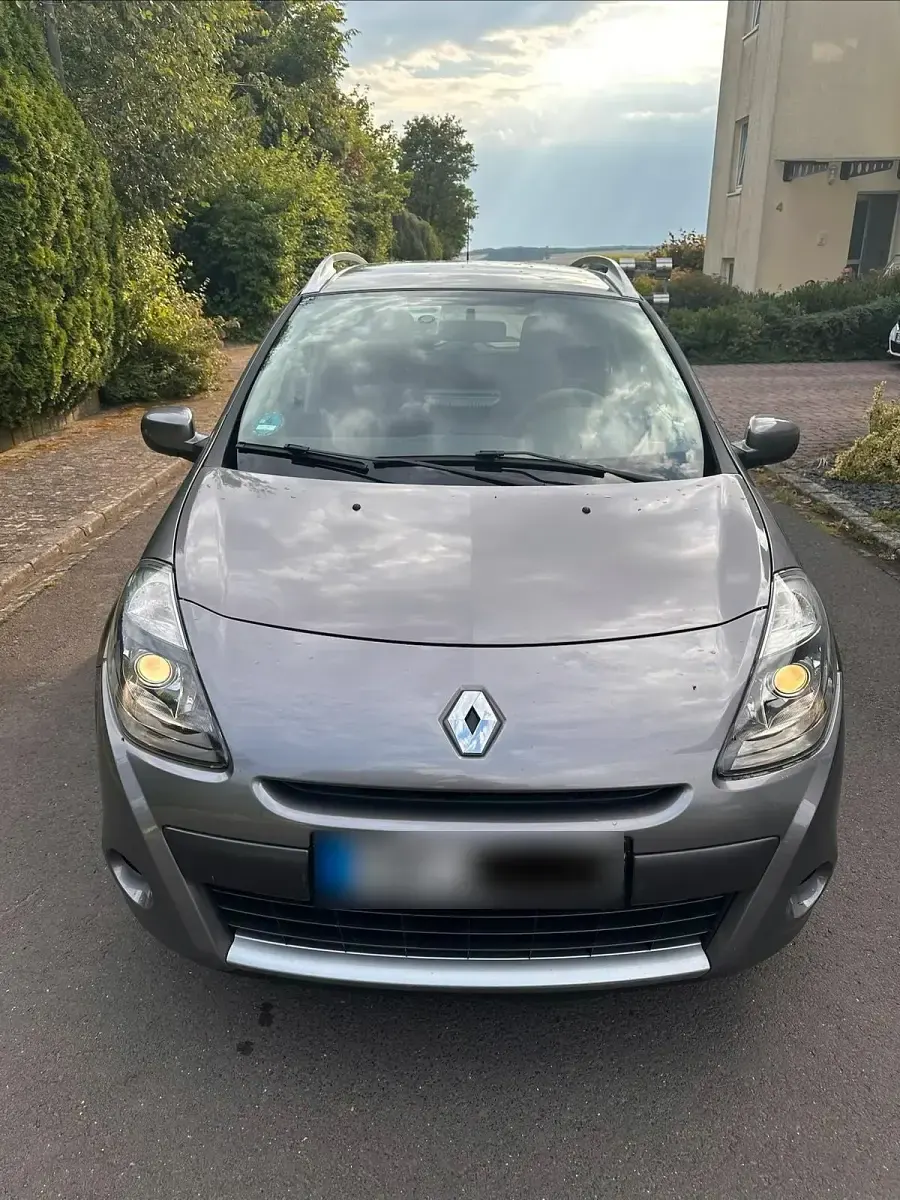 Gebraucht Renault Clio GrandTour 101 PS (74 kW) 2010 Silber Kombi