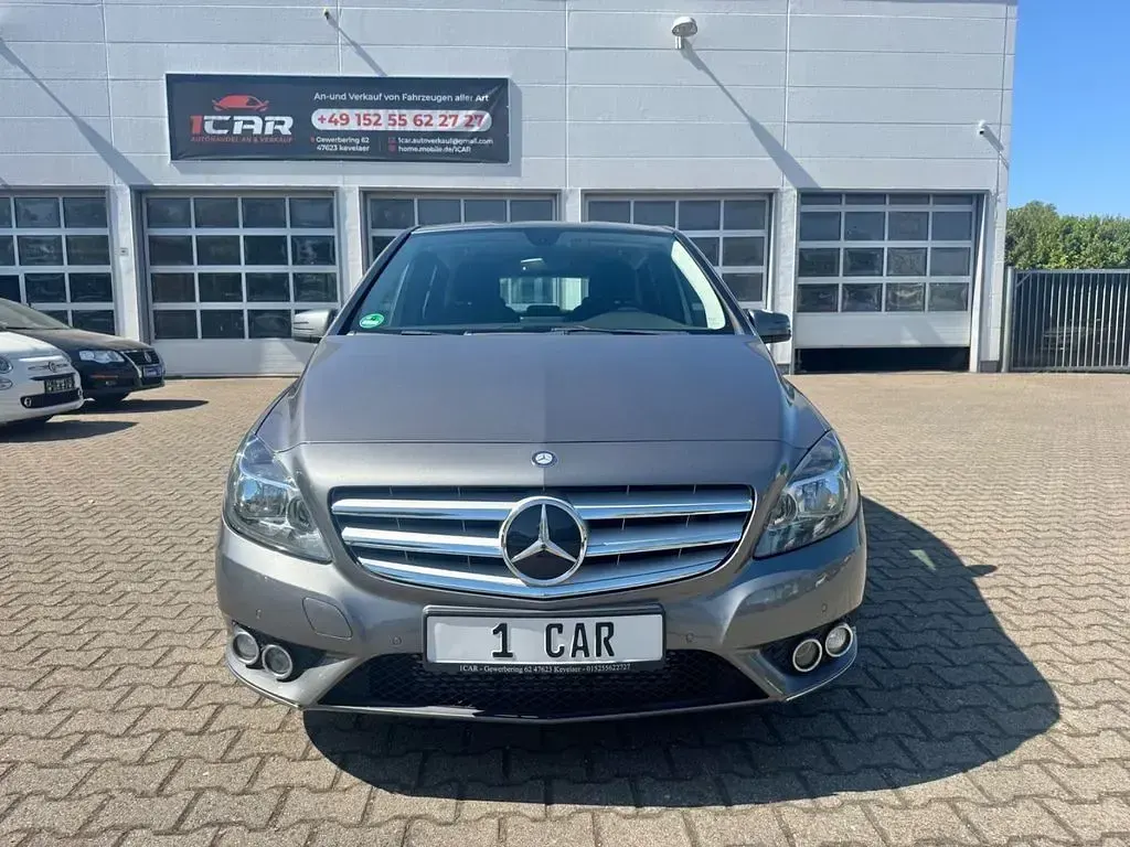 Gebraucht Mercedes B180 109 PS (80 kW) 2014 Grau Kleinwagen