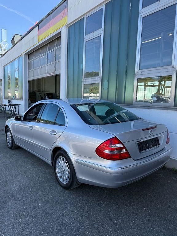 Second-hand Mercedes E280 Elegance 231 CP (169 kW) 2006 Argintiu Berlinǎ