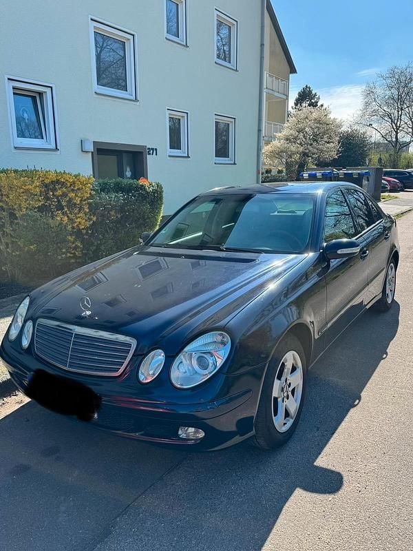Gebraucht Mercedes E220 150 PS (110 kW) 2002 Blau Limousine