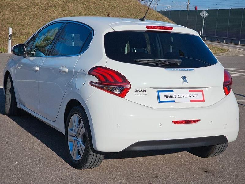 Gebraucht Peugeot 208 Allure 110 PS (80 kW) 2019 Weiß Kleinwagen