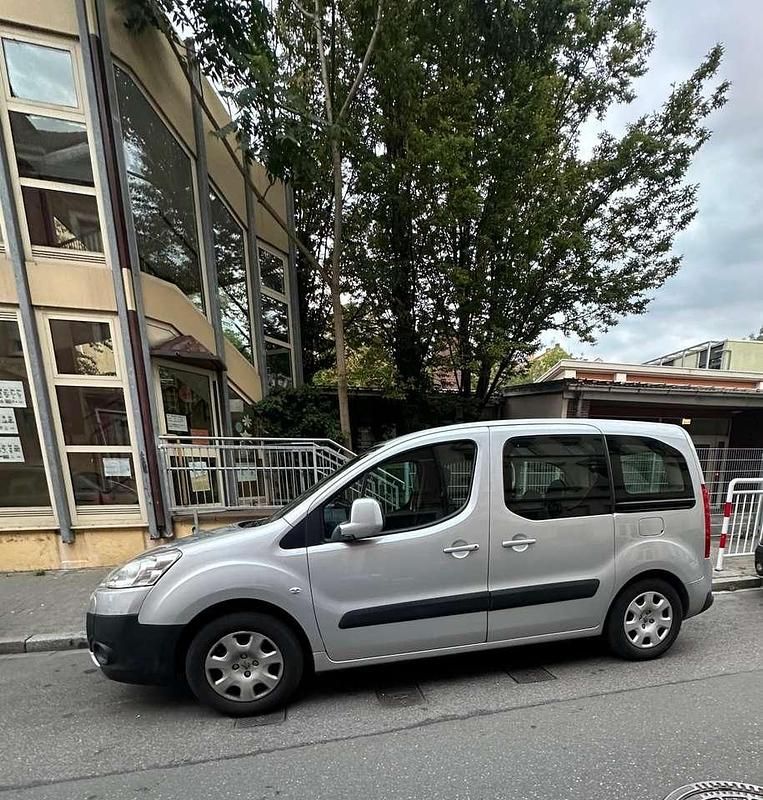 Gebraucht 2009 Peugeot Partner Tepee Tendance Van / Kleinbus | 3.500 € (Fairer Preis) - Bild 1/4