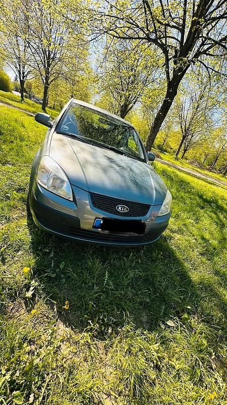 Usata Kia Rio 97 CV (71 kW) 2009 Grigio Berlina