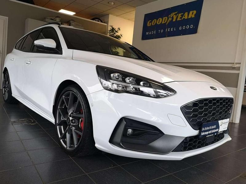 Gebraucht Ford Focus ST 280 PS (205 kW) 2022 Weiß Limousine