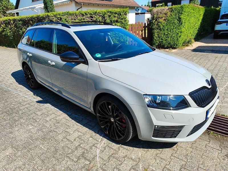 Grau Gebraucht 2016 Skoda Octavia RS Kombi | 17.900 € (Fairer Preis) - Bild 1/4