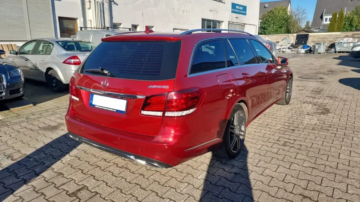Gebraucht Mercedes E350 252 PS (185 kW) 2013 Rot Kombi