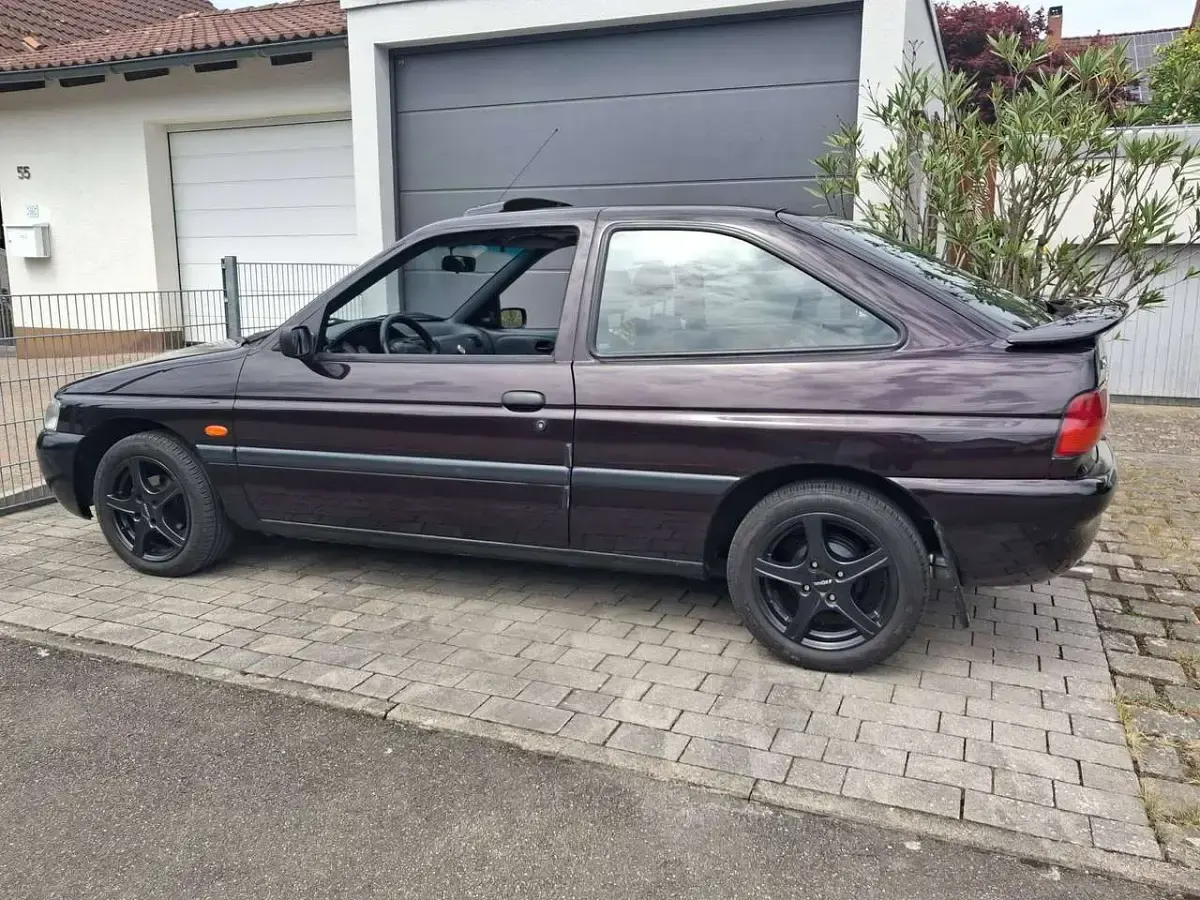Gebraucht Ford Escort 105 PS (77 kW) 1995 Violett Kleinwagen