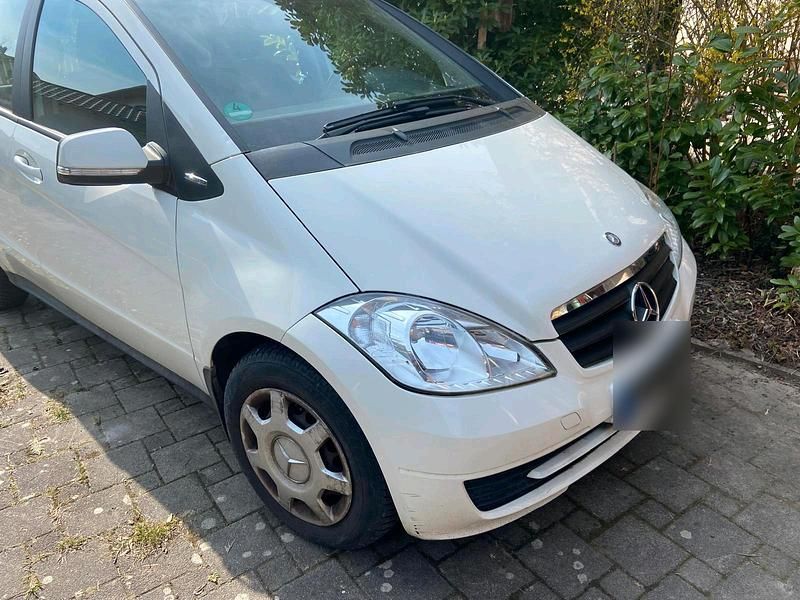 Gebraucht Mercedes A160 95 PS (69 kW) 2012 Weiß Limousine