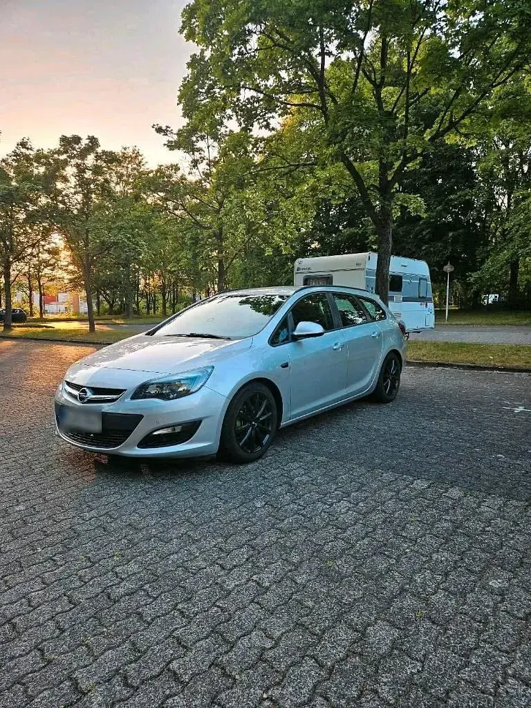 Gebraucht Opel Astra Edition 140 PS (102 kW) 2014 Grau Kombi