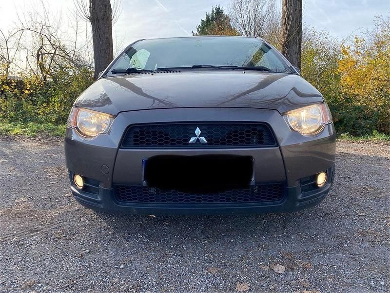 Braun Gebraucht 2013 Mitsubishi Colt Motion Kleinwagen | 3.700 € (Fairer Preis) - Bild 1/4