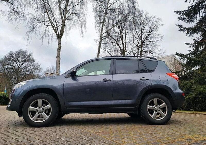 Grau Gebraucht 2012 Toyota RAV4 SUV | 8.200 € (Fairer Preis) - Bild 1/4