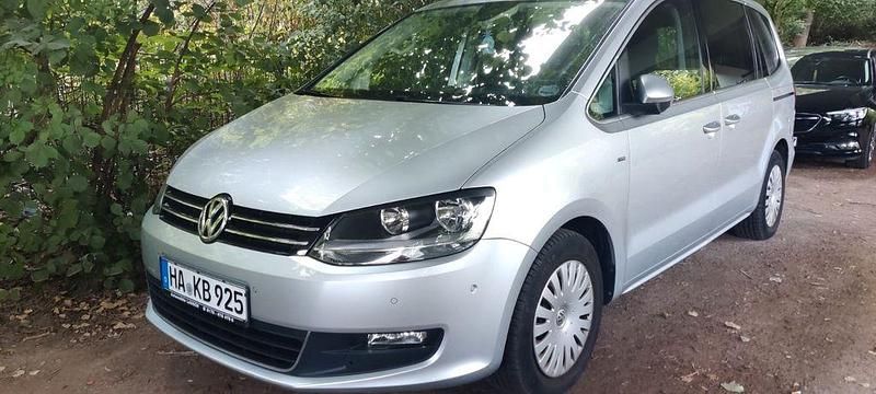 Silber Gebraucht 2014 VW Sharan Van / Kleinbus | 19.999 € (Etwas zu teuer) - Bild 1/4