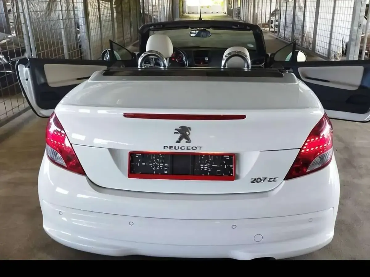 Gebraucht Peugeot 207 CC Premium 111 PS (81 kW) 2012 Weiß Cabrio