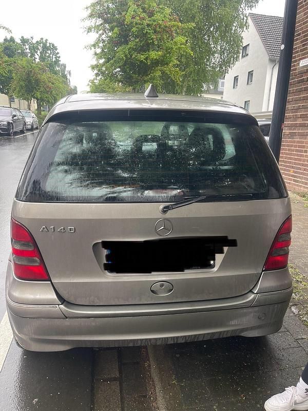 Grau Gebraucht 2004 Mercedes A140 Kleinwagen | 500 € - Bild 1/4