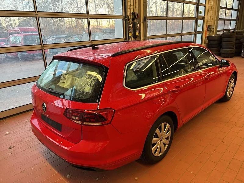 Gebraucht VW Passat Business 122 PS (89 kW) 2022 Tornadorot Kombi