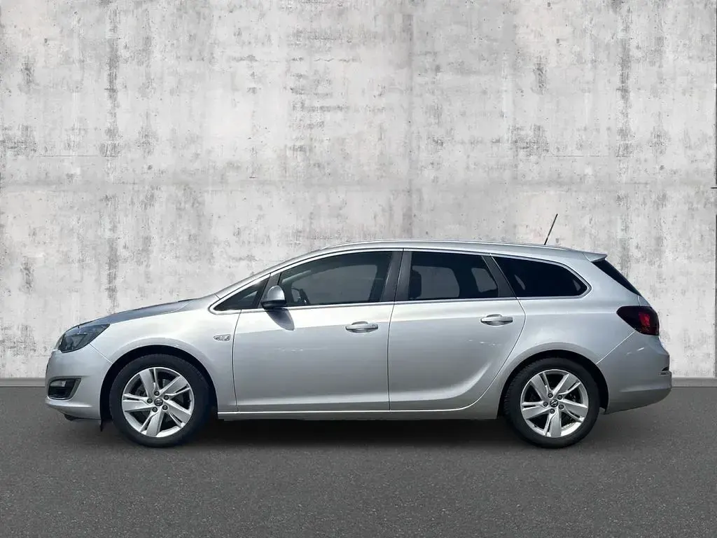 Używany Opel Astra 131 KM (96 kW) 2013 Srebrny Kombi