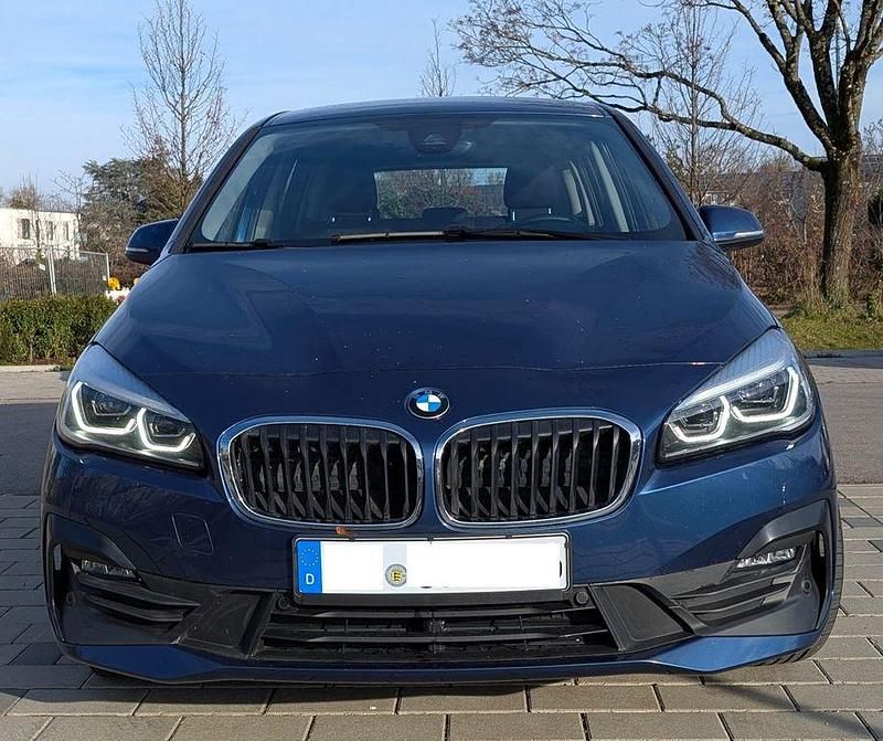 Blau Gebraucht 2021 BMW 218 Gran Tourer Advantage Van / Kleinbus | 18.500 € (Guter Preis) - Bild 1/4