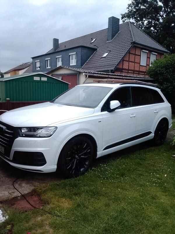 Weiß Gebraucht 2016 Audi Q7 Black Edition SUV | 38.500 € - Bild 1/4