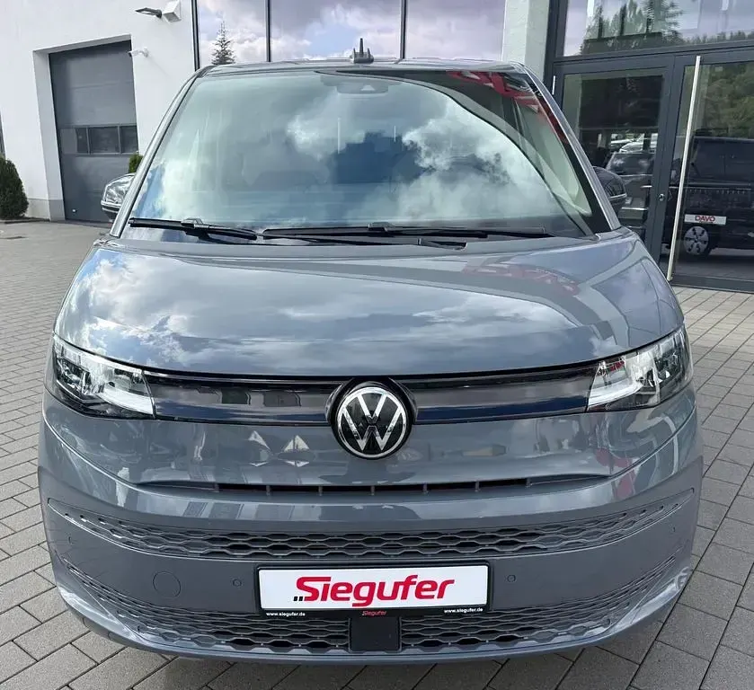 Gebraucht VW Multivan 150 PS (110 kW) 2023 Grau Van / Kleinbus