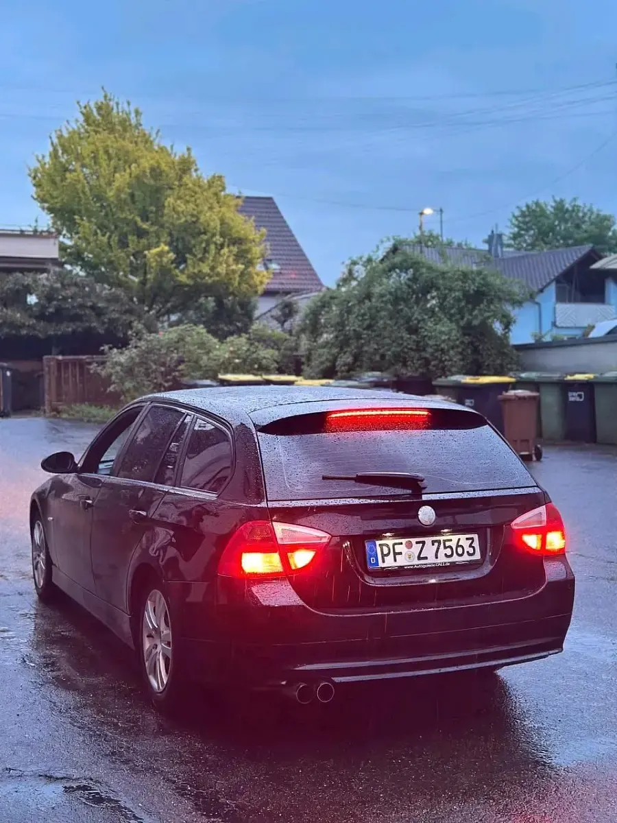 Gebraucht BMW 320 170 PS (125 kW) 2008 Schwarz Limousine