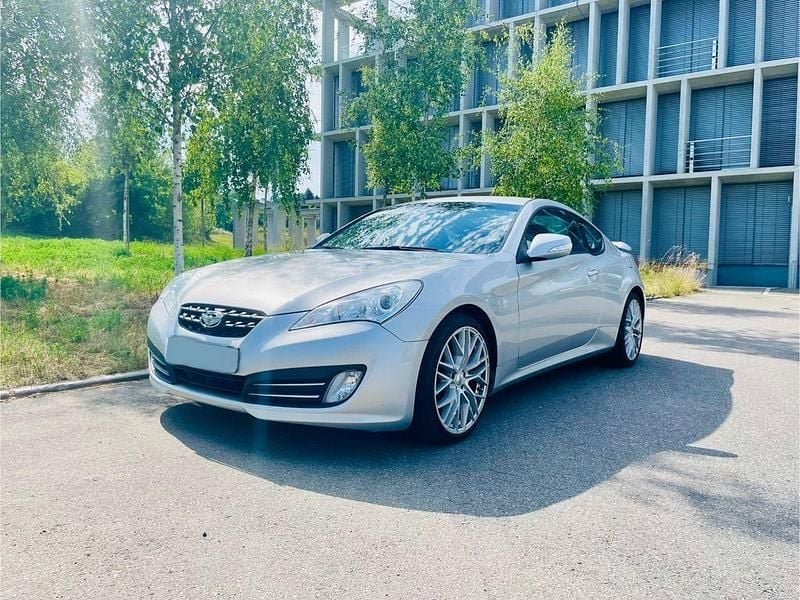 Silber Gebraucht 2011 Hyundai Genesis Coupé | 13.900 € (Fairer Preis) - Bild 1/4