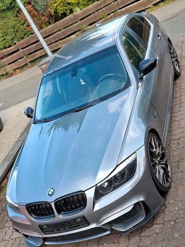 Gebraucht BMW 325 218 PS (160 kW) 2009 Grau Limousine