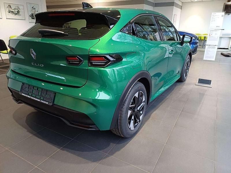 Neu Renault Clio V Evolution 114 PS (83 kW) 2026 Grün Limousine