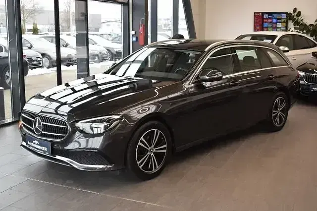 Gebraucht Mercedes E200 Avantgarde 160 PS (117 kW) 2022 Grau Limousine
