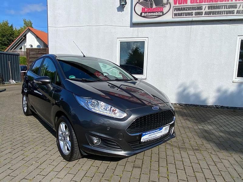 Gebraucht Ford Fiesta Celebration 80 PS (58 kW) 2016 Grau Kleinwagen