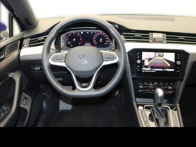 Gebraucht VW Passat Elegance 150 PS (110 kW) 2023 Blau Kombi