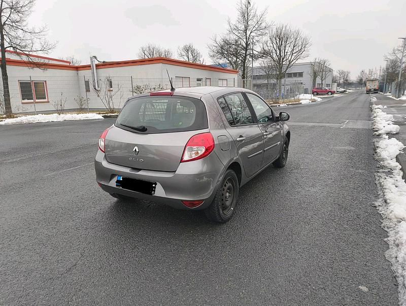 Gebraucht Renault Clio III 100 PS (73 kW) 2010 Grau Kleinwagen